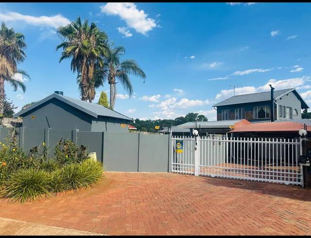 5 BEDROOM HOUSE FOR SALE IN DORINGKLOOF